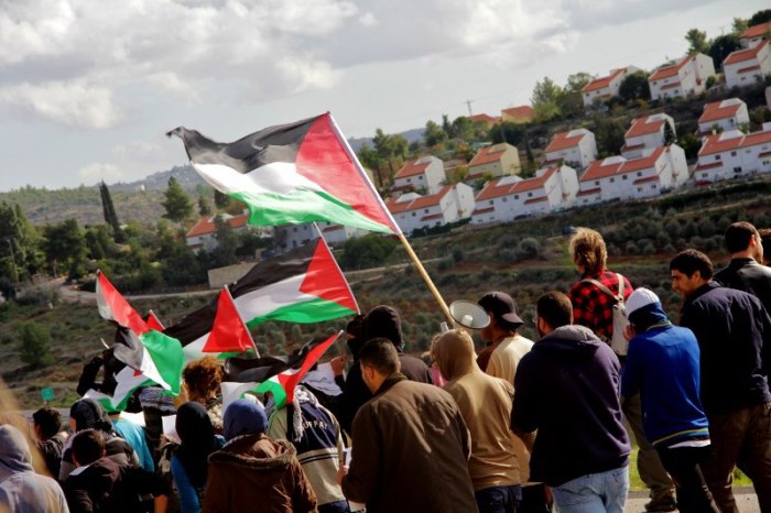 marchers and settlement - Tamimi Press